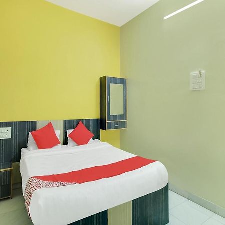 Oyo Flagship 48365 Hotel Shiva'S Castle Chalisgaon Bagian luar foto