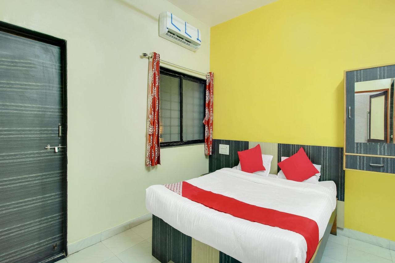 Oyo Flagship 48365 Hotel Shiva'S Castle Chalisgaon Bagian luar foto
