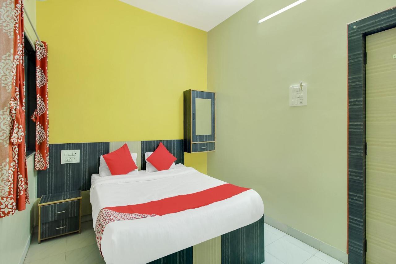 Oyo Flagship 48365 Hotel Shiva'S Castle Chalisgaon Bagian luar foto