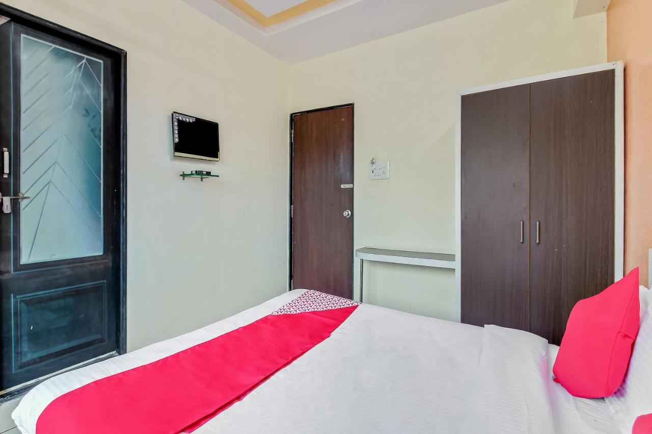 Oyo Flagship 48365 Hotel Shiva'S Castle Chalisgaon Ruang foto