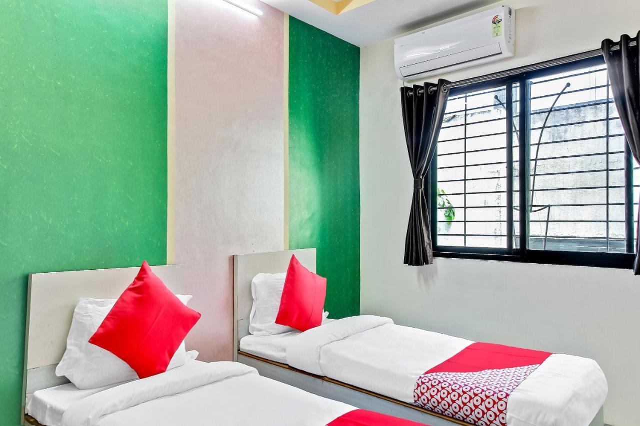 Oyo Flagship 48365 Hotel Shiva'S Castle Chalisgaon Bagian luar foto