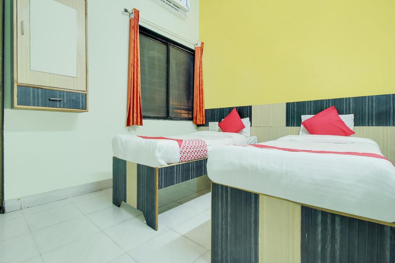 Oyo Flagship 48365 Hotel Shiva'S Castle Chalisgaon Ruang foto