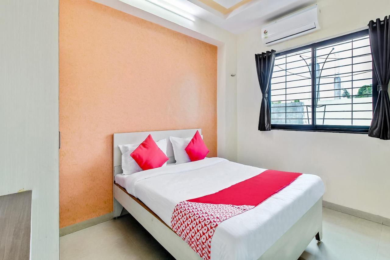 Oyo Flagship 48365 Hotel Shiva'S Castle Chalisgaon Ruang foto