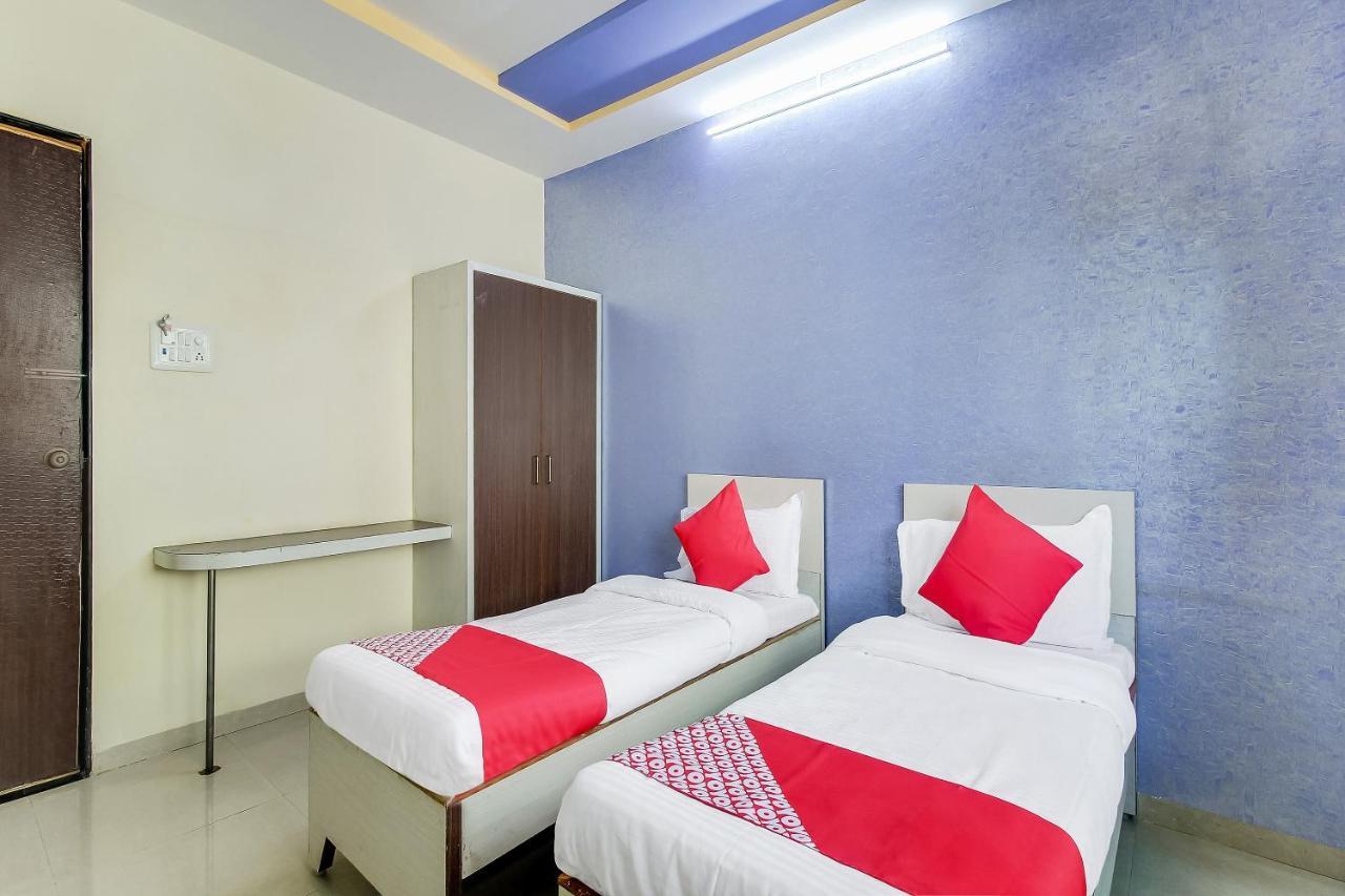 Oyo Flagship 48365 Hotel Shiva'S Castle Chalisgaon Bagian luar foto