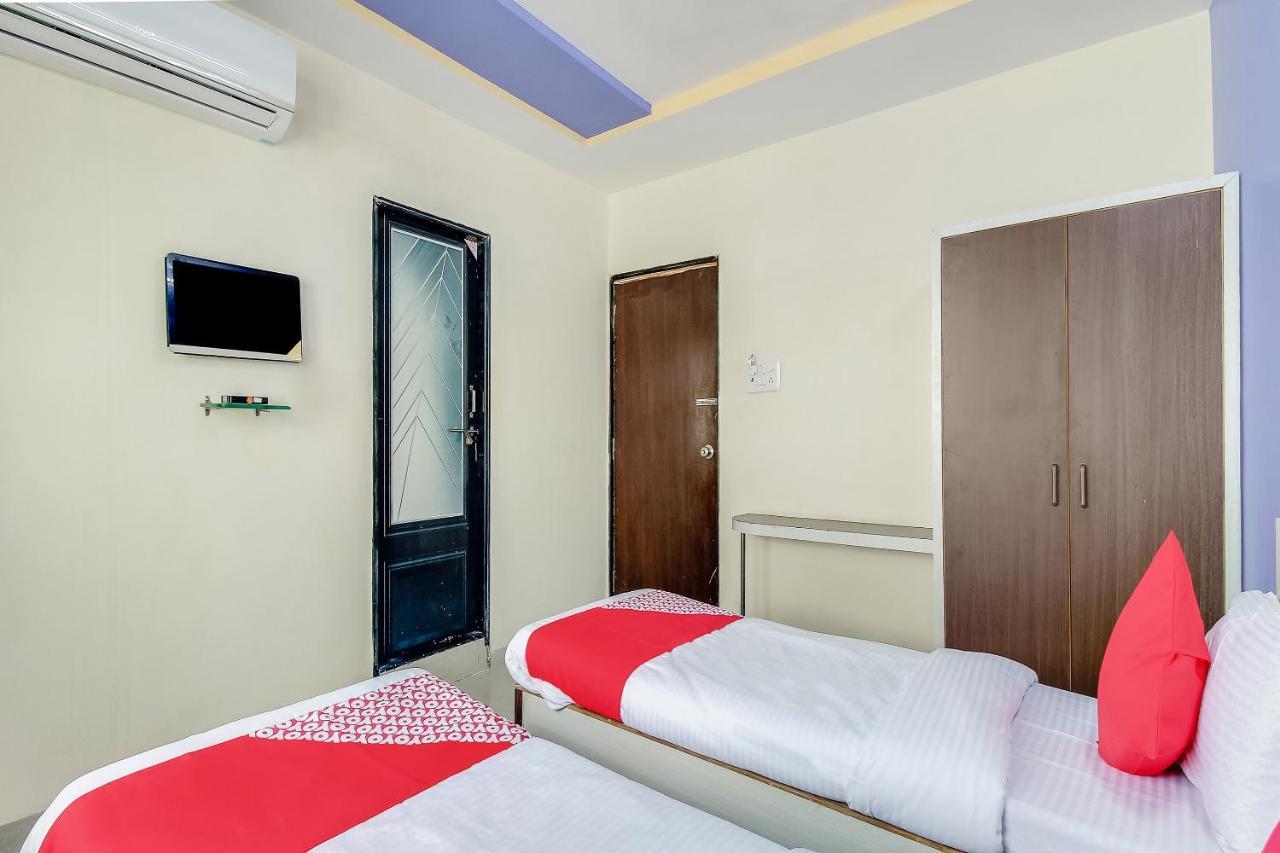 Oyo Flagship 48365 Hotel Shiva'S Castle Chalisgaon Bagian luar foto