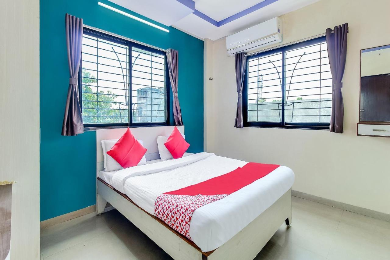 Oyo Flagship 48365 Hotel Shiva'S Castle Chalisgaon Bagian luar foto