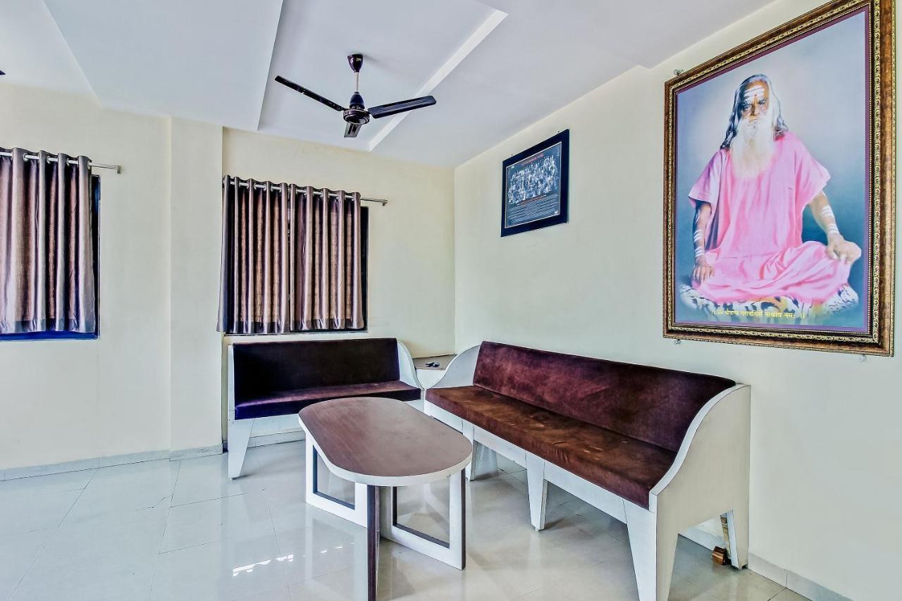 Oyo Flagship 48365 Hotel Shiva'S Castle Chalisgaon Bagian luar foto