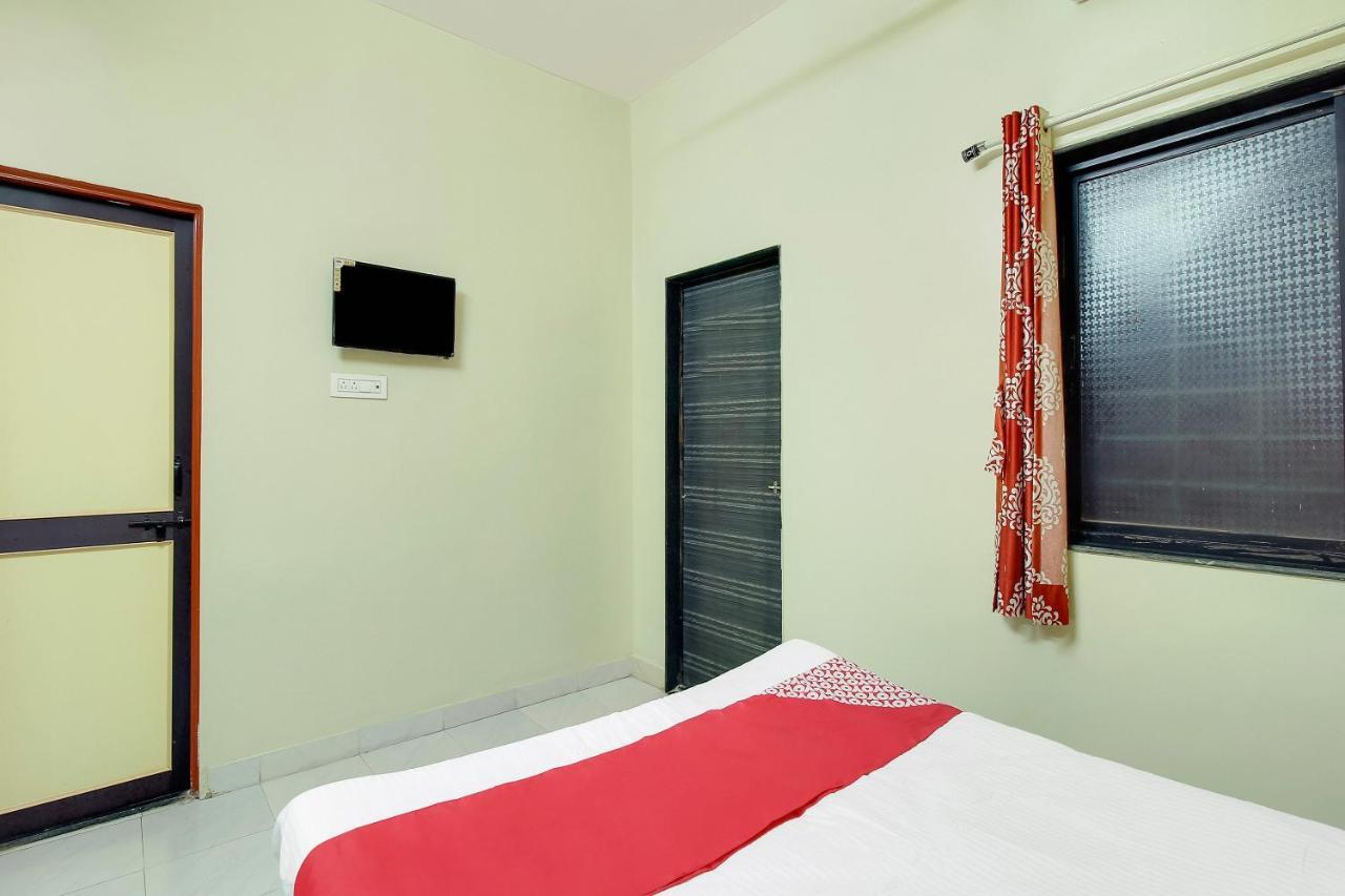 Oyo Flagship 48365 Hotel Shiva'S Castle Chalisgaon Bagian luar foto