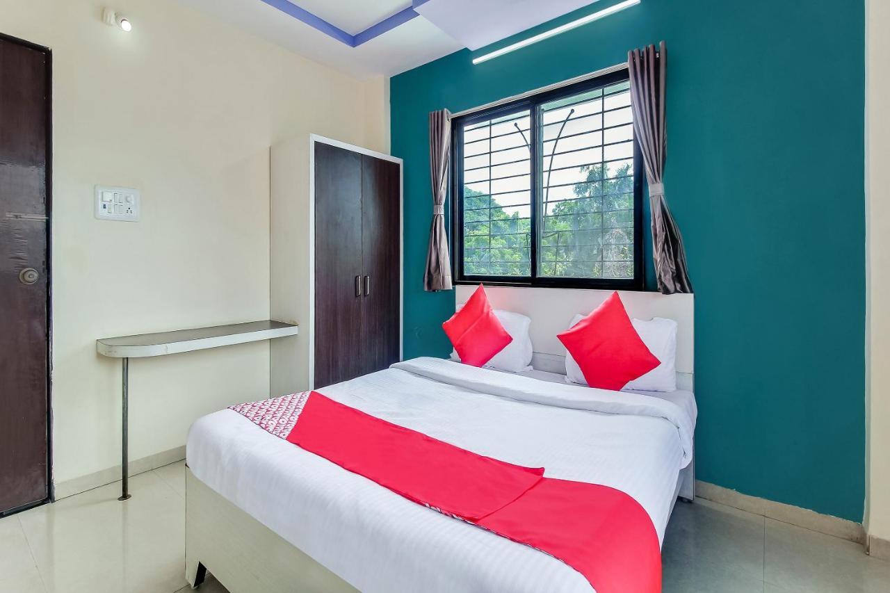 Oyo Flagship 48365 Hotel Shiva'S Castle Chalisgaon Bagian luar foto