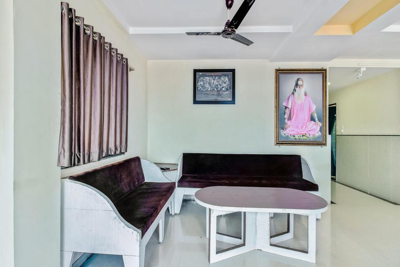 Oyo Flagship 48365 Hotel Shiva'S Castle Chalisgaon Bagian luar foto