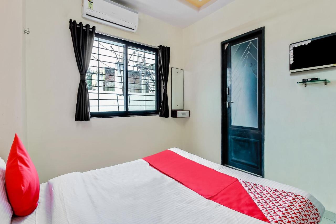 Oyo Flagship 48365 Hotel Shiva'S Castle Chalisgaon Bagian luar foto